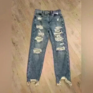 American Eagle Ripped Mom Straight Jean